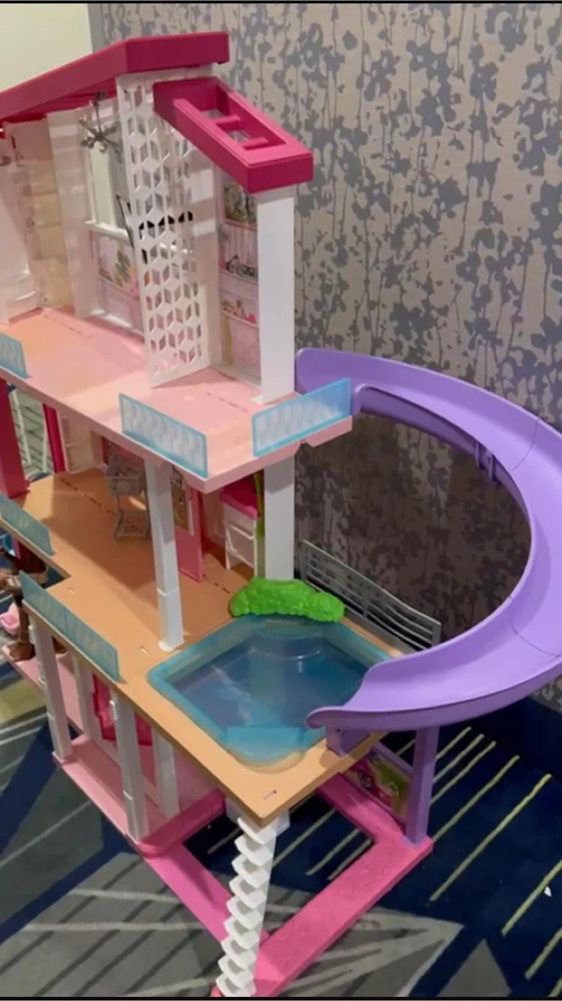 Barbie Dreamhouse Dollhouse with Pool & Slide - photo 2