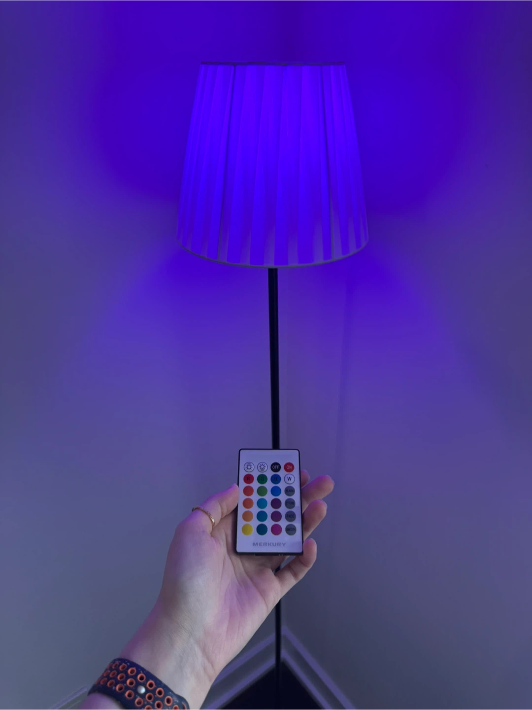 Floor lamp with RGB bulb - photo 3
