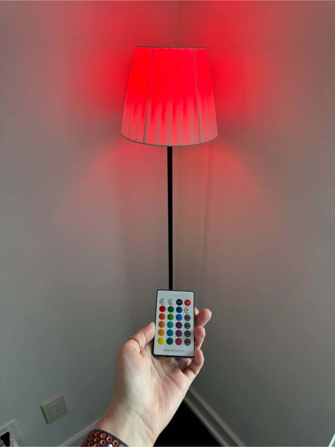 Floor lamp with RGB bulb - photo 2