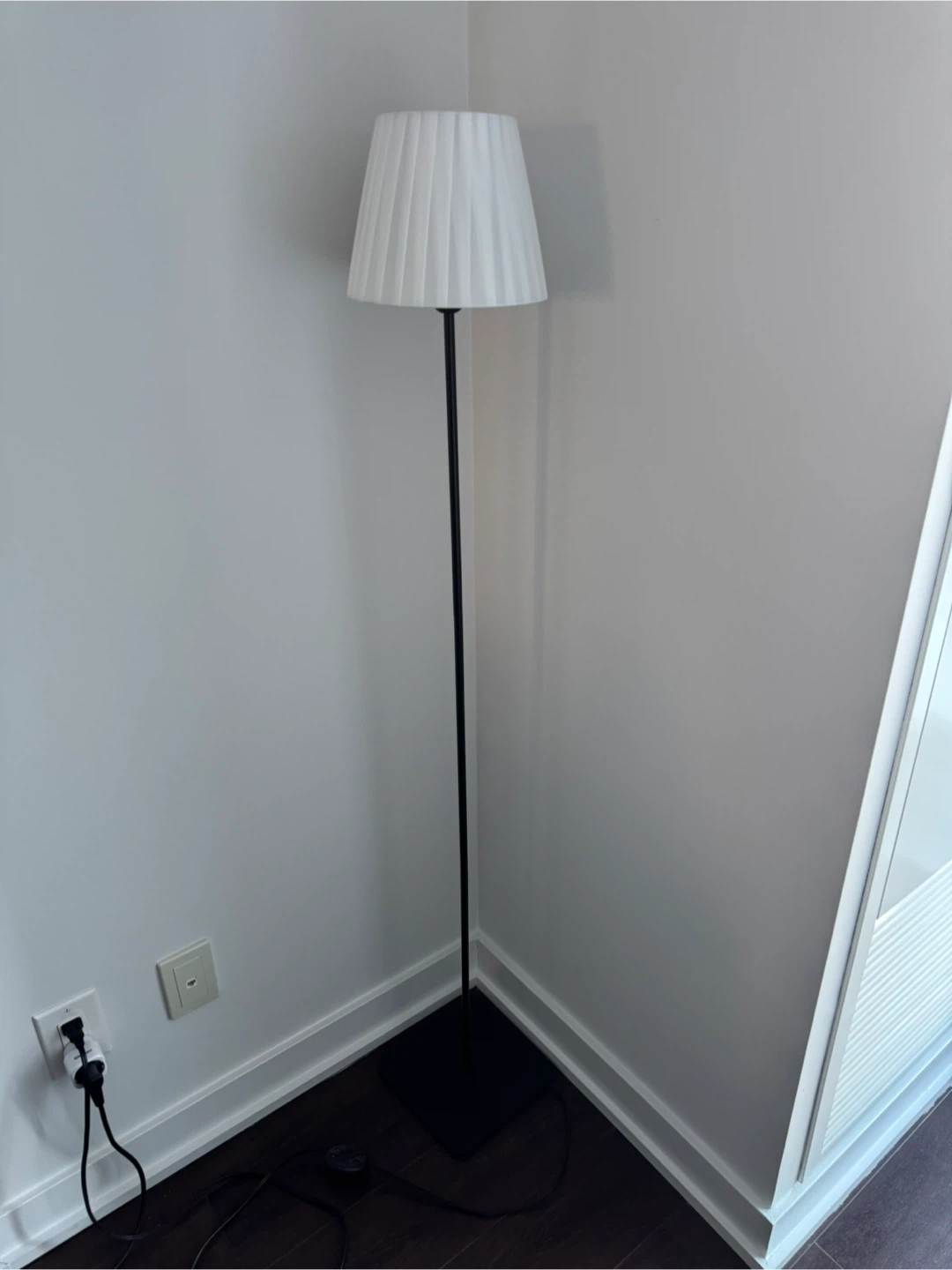 Floor lamp with RGB bulb - photo 4
