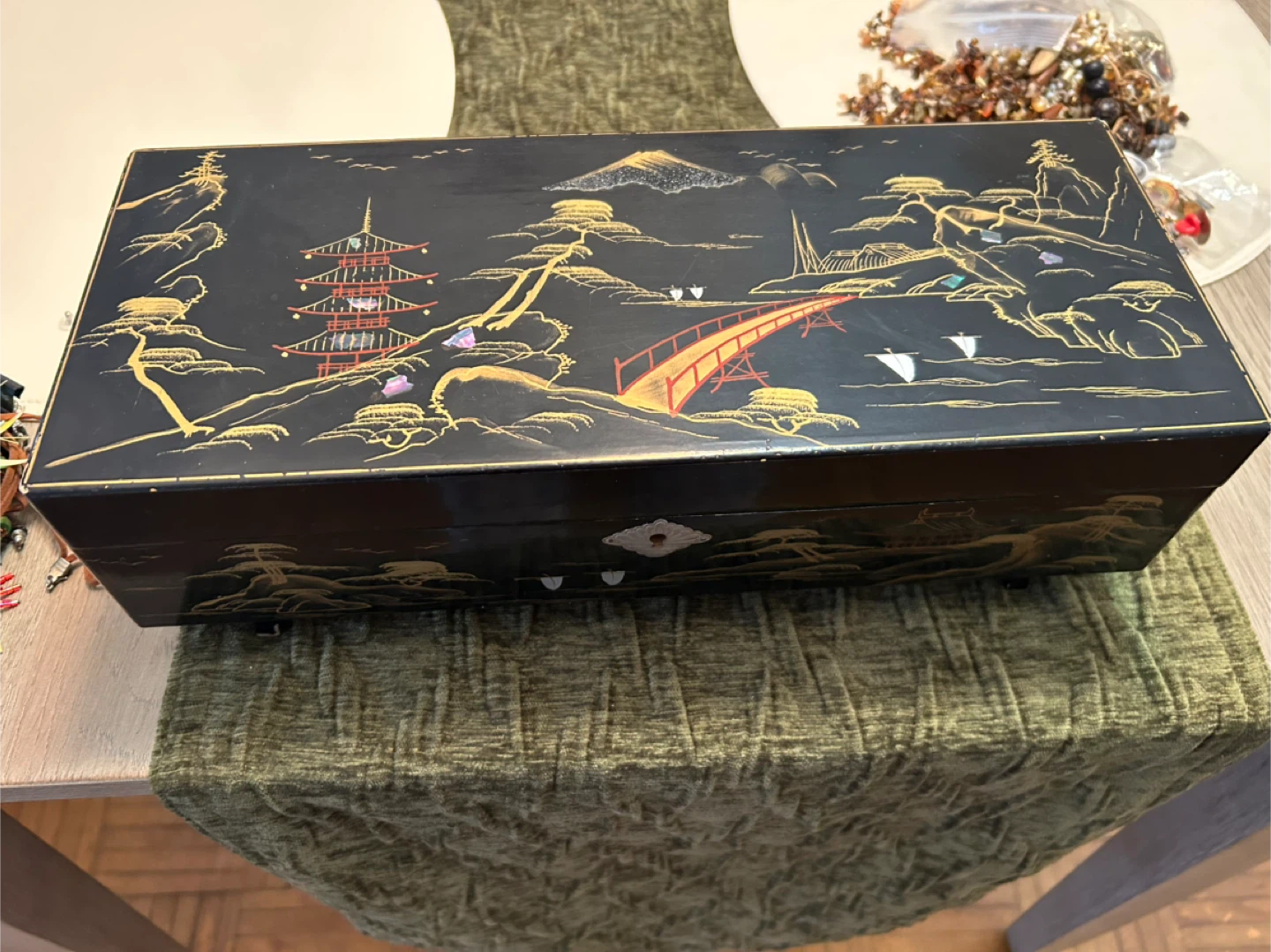 Vintage Lacquered Jewelry Box - photo 2