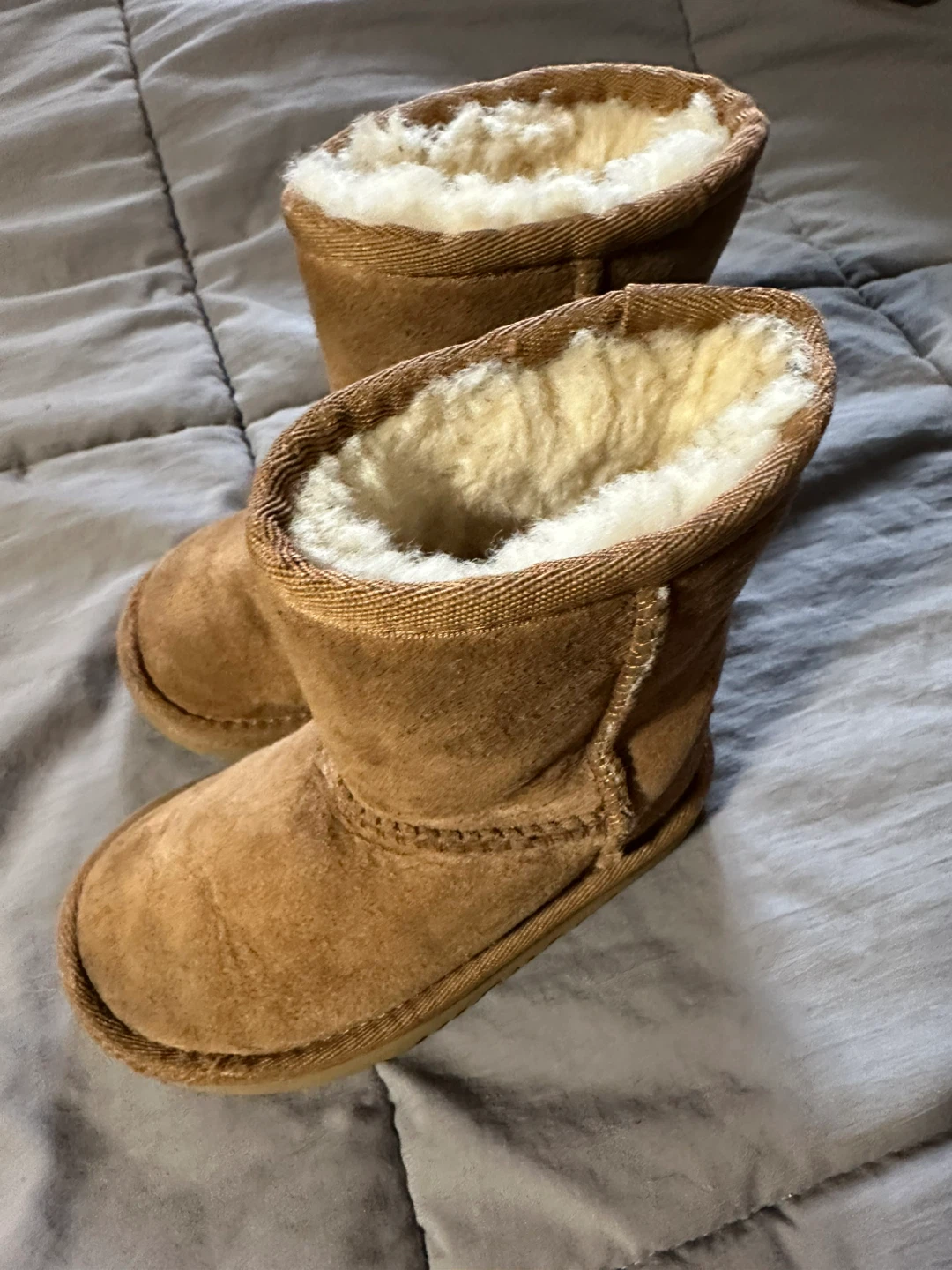 UGG Kids Classic Short Boot Size 7 - photo 4