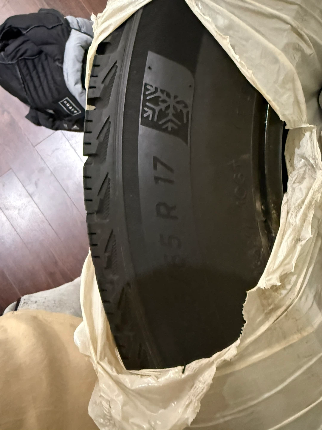 225/65 R17 Winter Tires along with steel rim - Set of 4