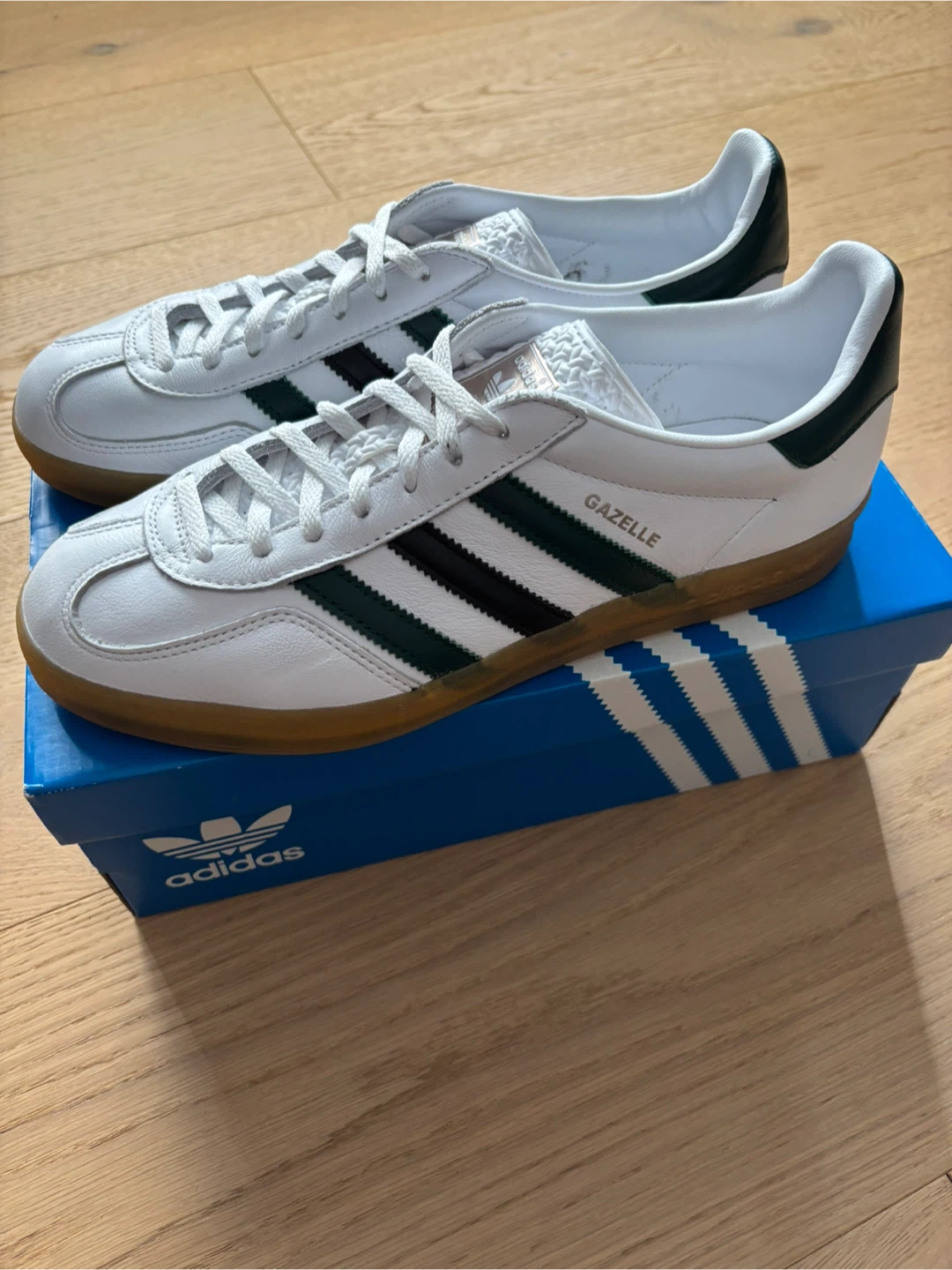 Adidas Women's Gazelle Indoor Shoes, White/Green, Size 9.5 - photo 4