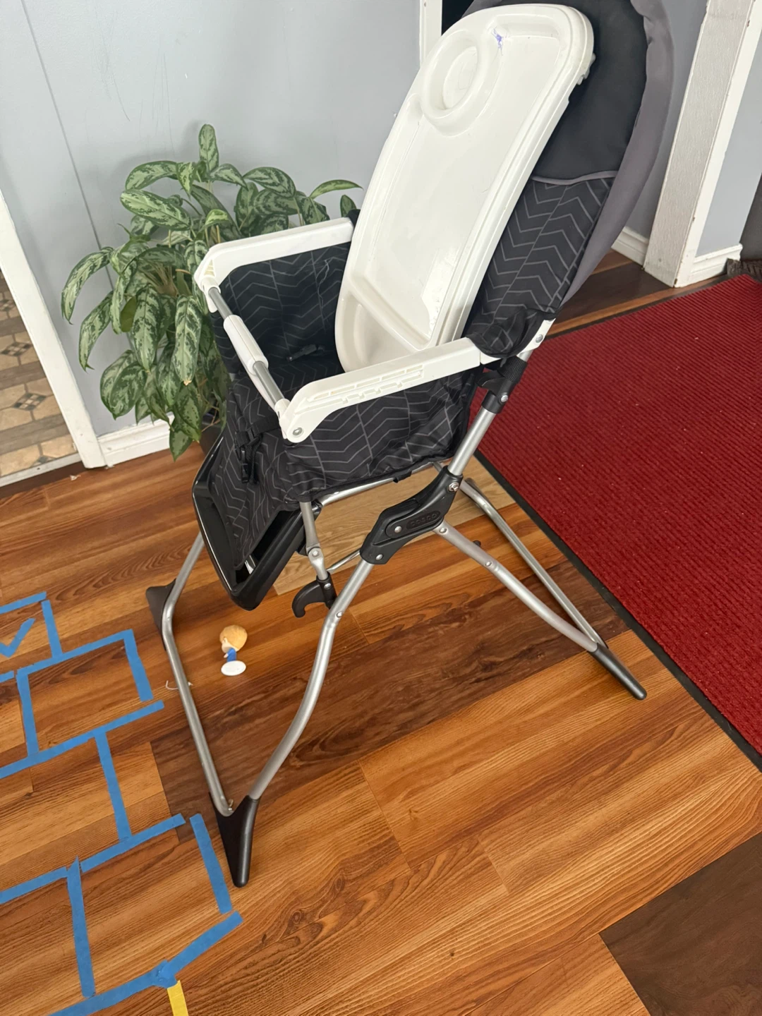 New Cosco High Chair - lightly Used! - photo 3