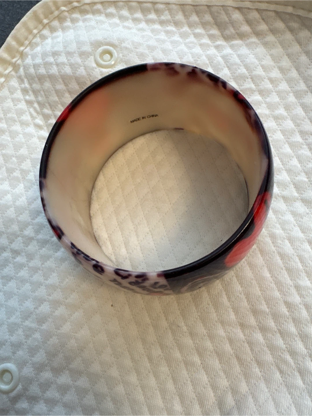 Resin Bangle Bracelet with Hearts - photo 3