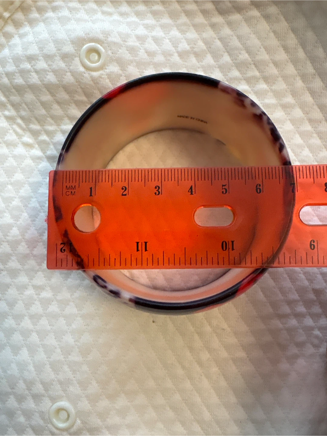 Resin Bangle Bracelet with Hearts - photo 4