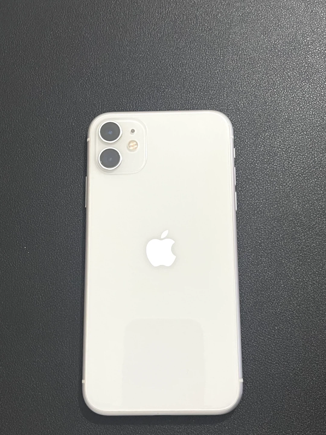 iPhone 11 – 64GB – White – Unlocked - photo 2