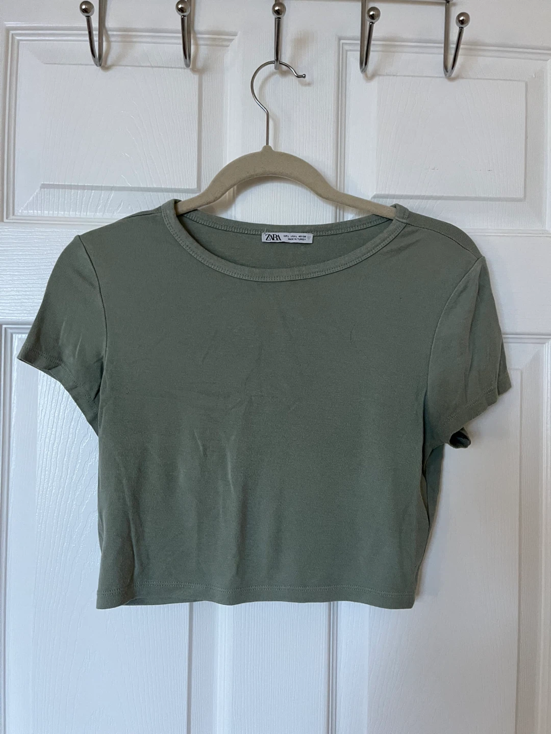 Women’s t-shirts and crop tops