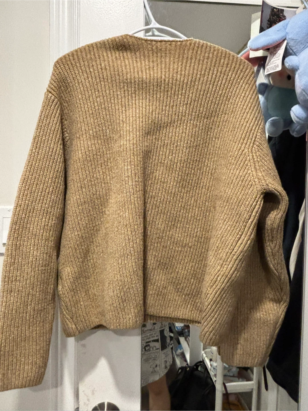 H&M Beige Knit V-Neck Sweater - photo 5