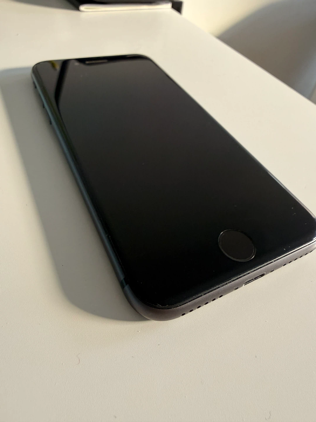 Apple iPhone 8 - Great Condition - photo 2
