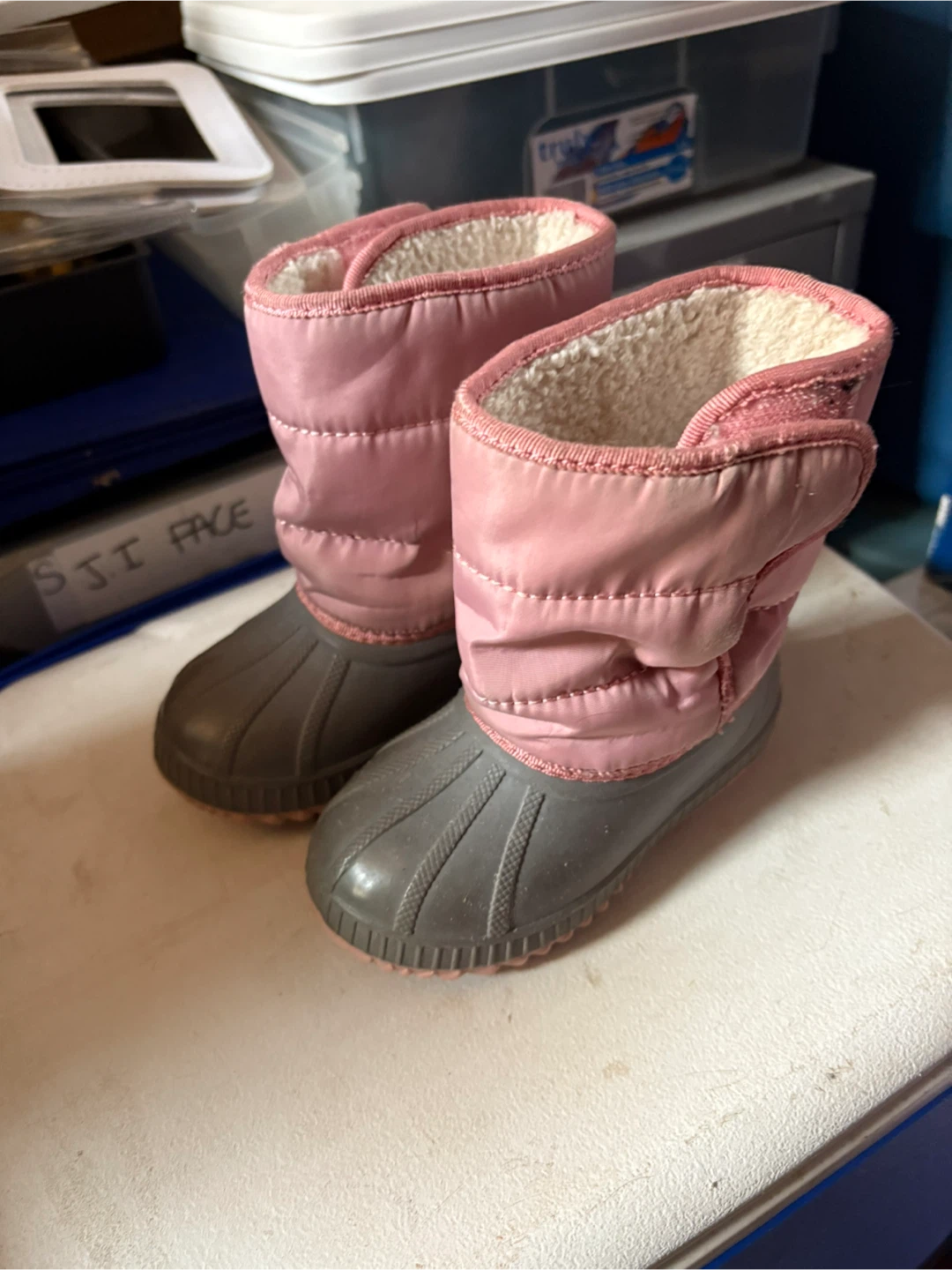 Old Navy Pinky Duck Boots - Size 6