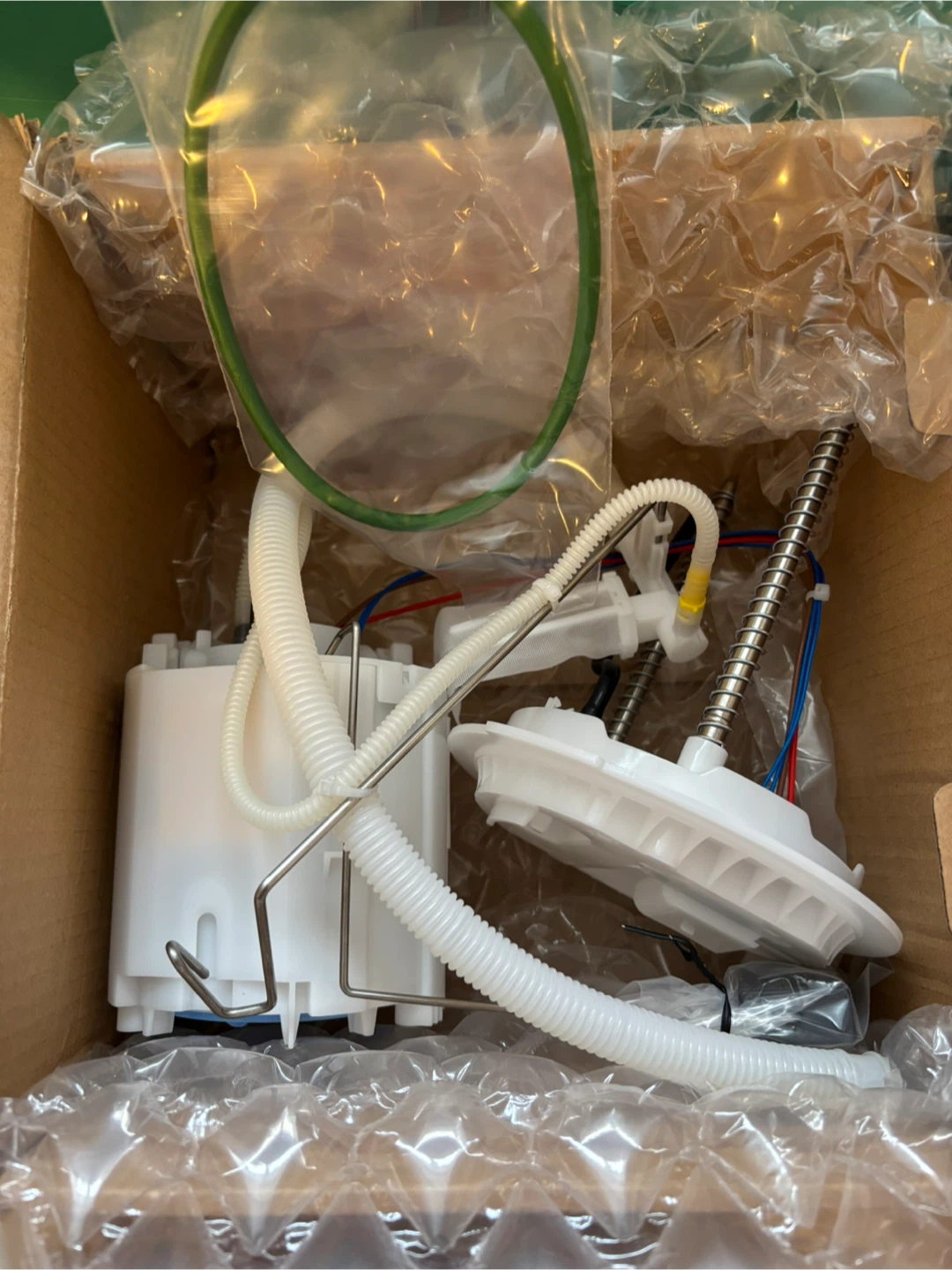 New A-Premium Electric Fuel Pump for Benz R350 - photo 2