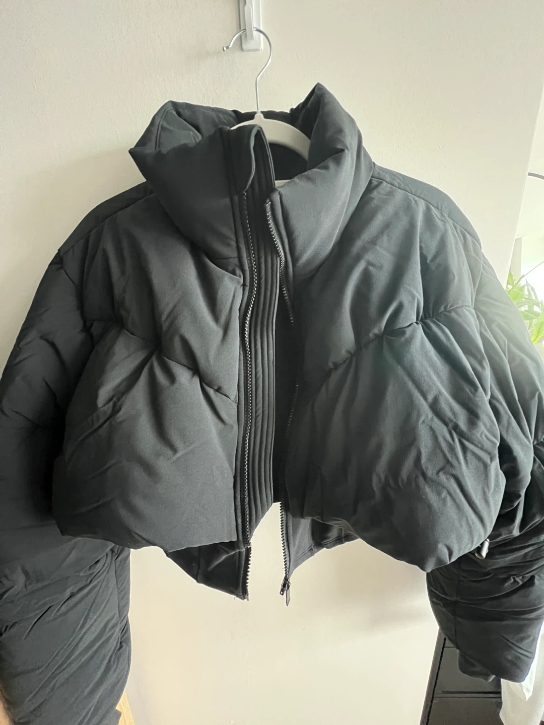 ALO Black Puffer Jacket - photo 2