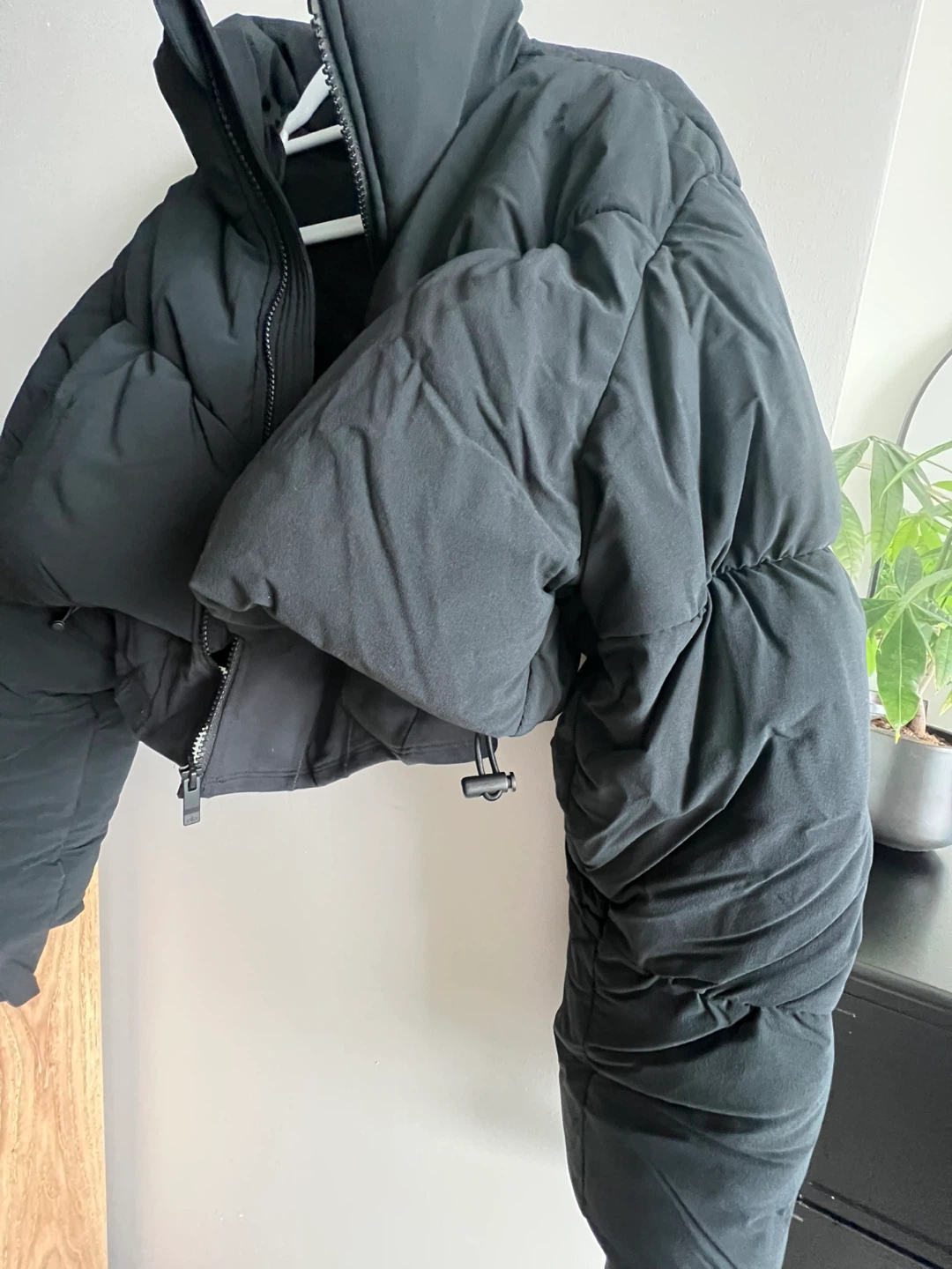 ALO Black Puffer Jacket - photo 3