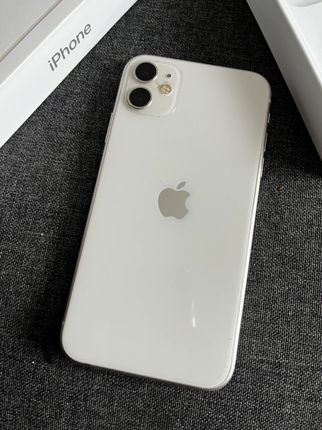 Apple iPhone 11 - White - photo 4