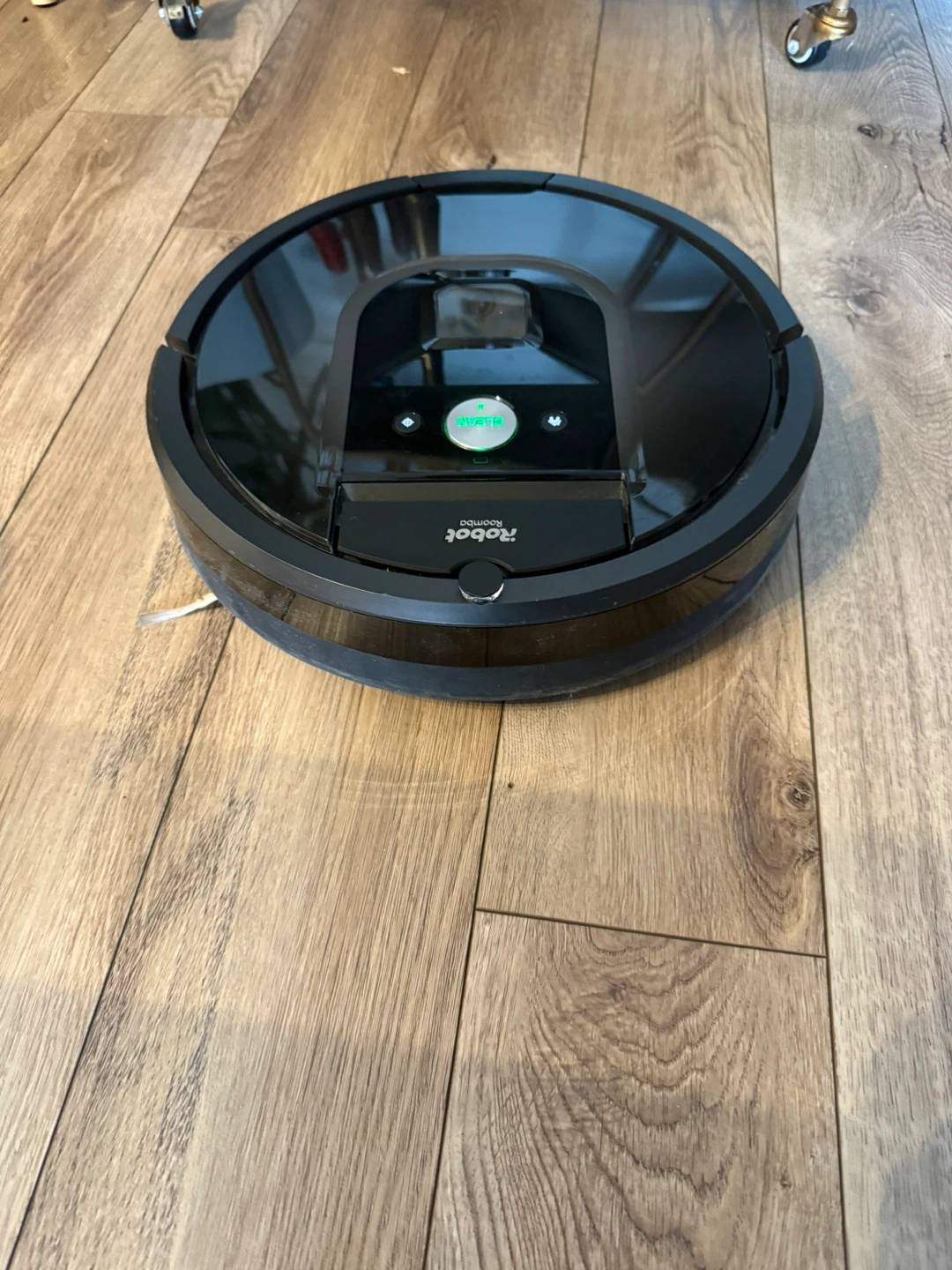 iRobot Roomba vacuum cleaner - photo 2