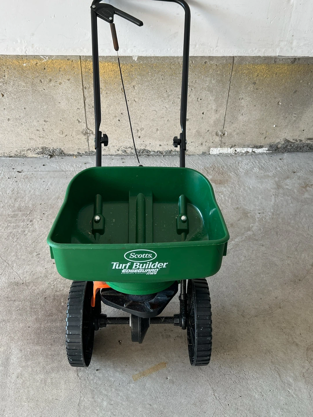 Scotts Winter Salt or Seasonal Fertilizer Spreader