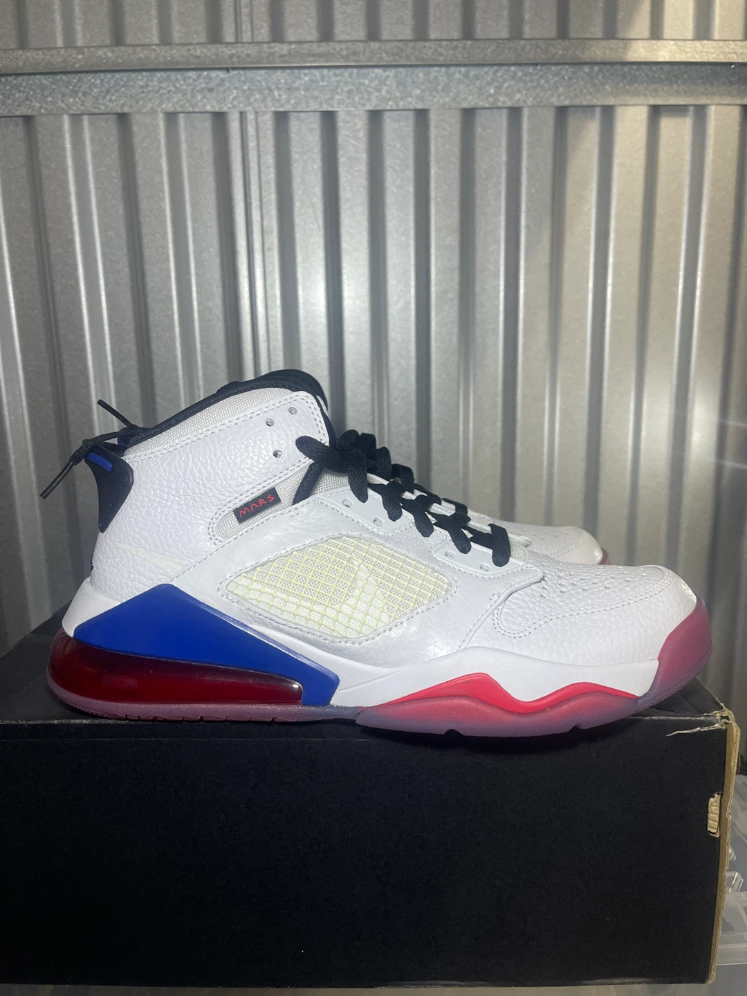 Jordan Mars 270 White/Black-University Red Size 8.5 - photo 2