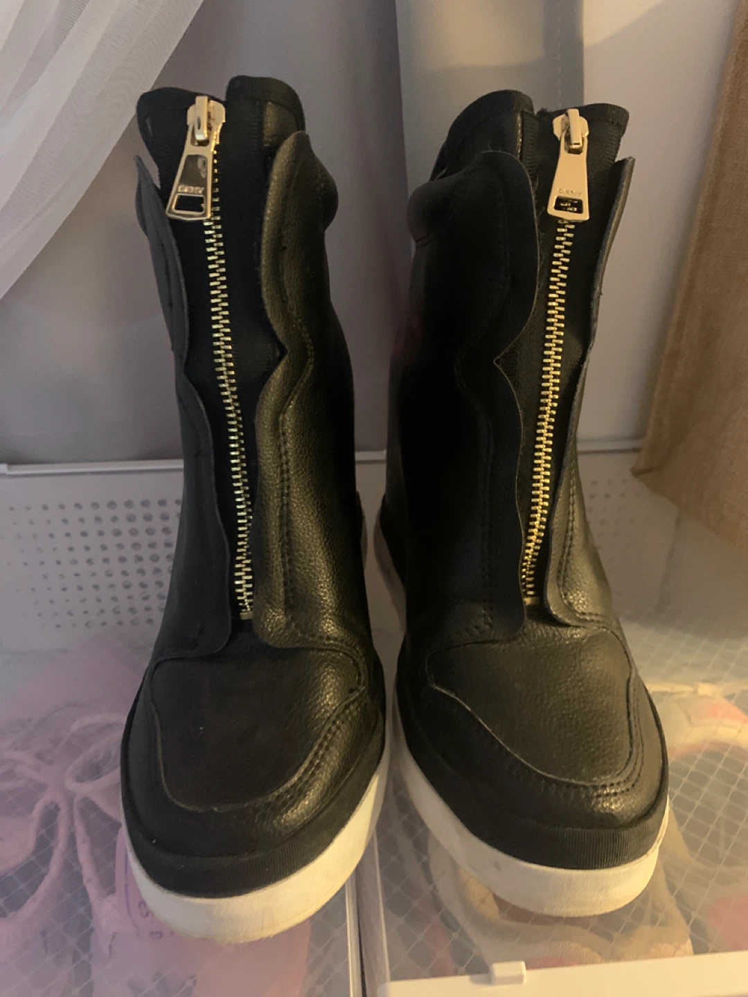 DKNY 1989 Black Wedge Sneakers - Women’s 7 - photo 4