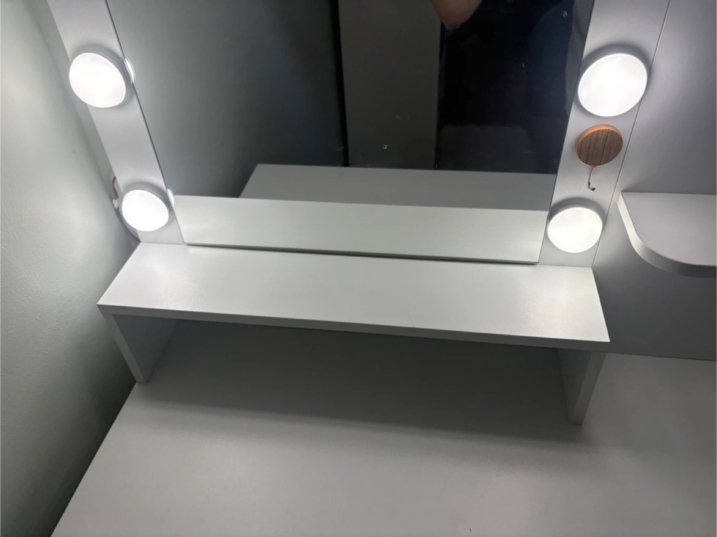 Vanity Table with Lighted Mirror - photo 3