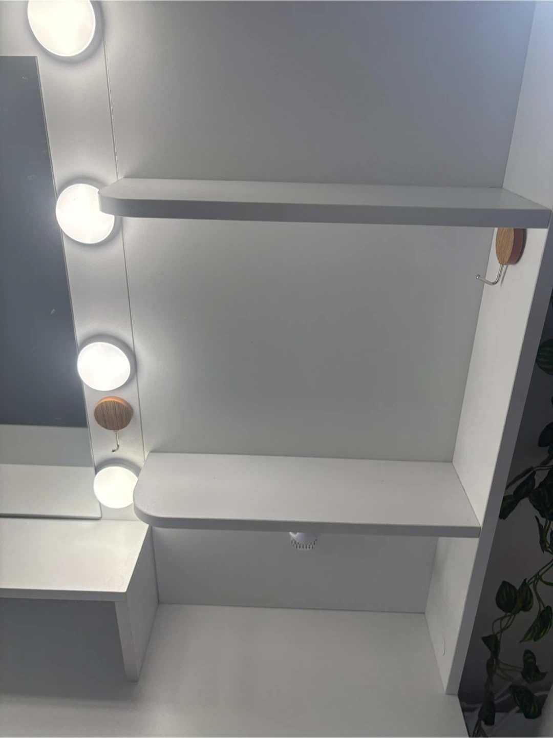 Vanity Table with Lighted Mirror - photo 4