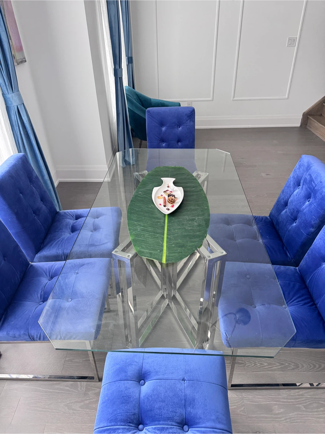Glass Dining Table with 6 Blue Velvet Chairs - photo 3