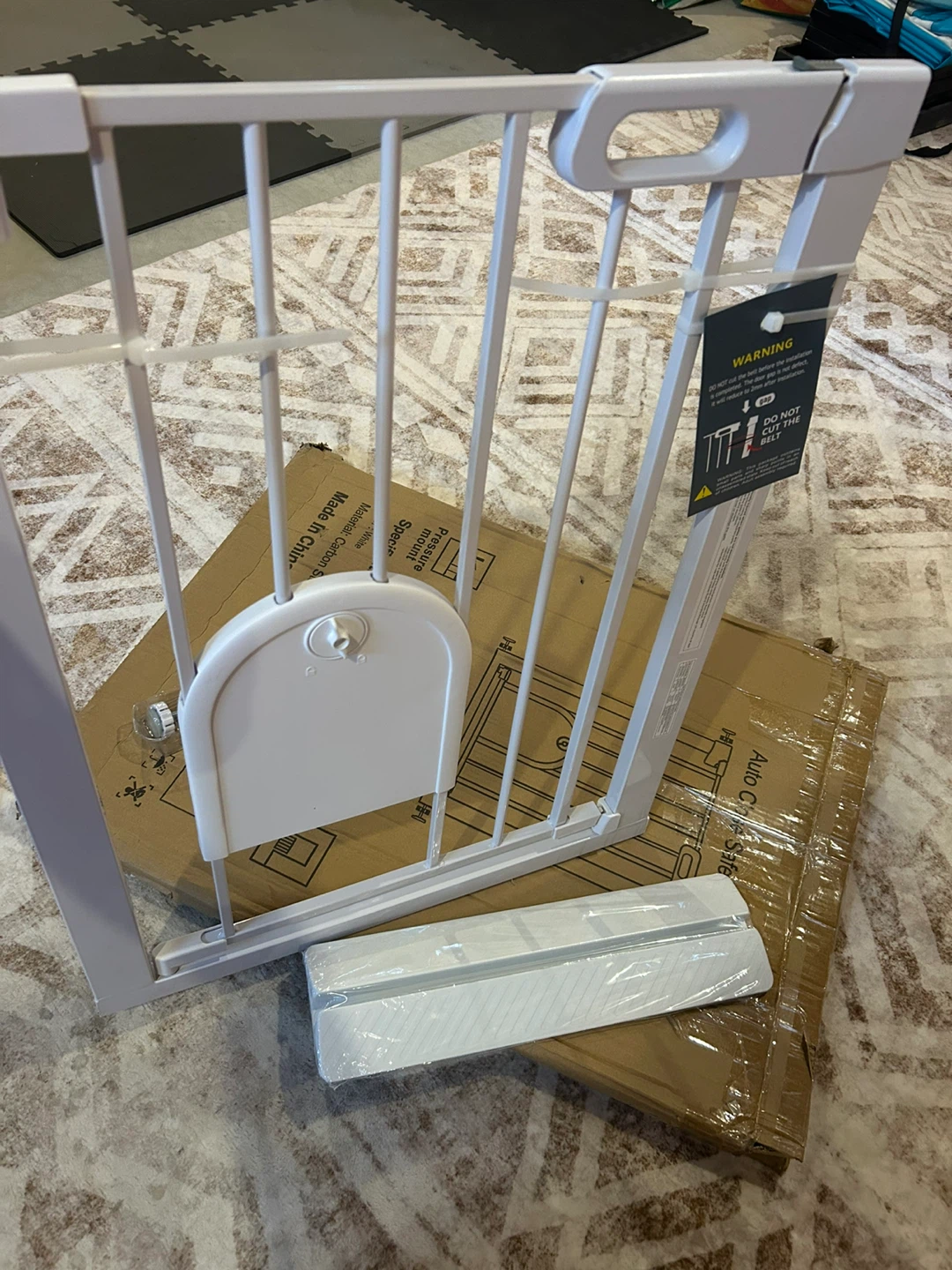 Auto Close Security Baby Gate - White, New in Box - photo 3