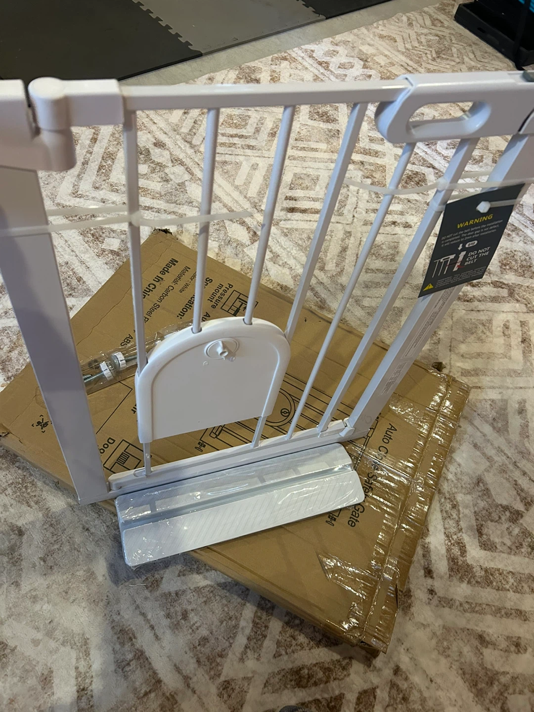 Auto Close Security Baby Gate - White, New in Box - photo 4