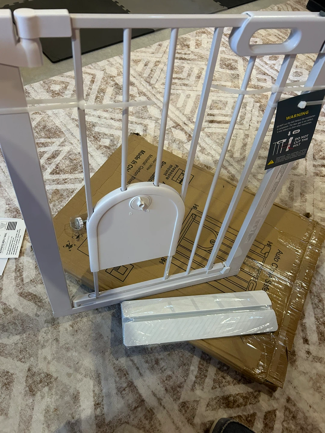 Auto Close Security Baby Gate - White, New in Box - photo 2