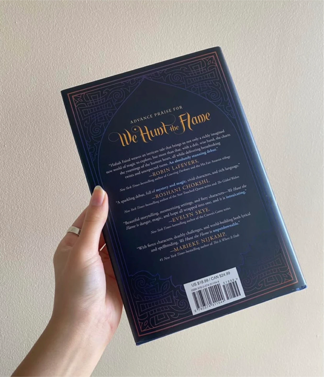 We Hunt The Flame by Hafsah Faizal (Hardcopy) - photo 3