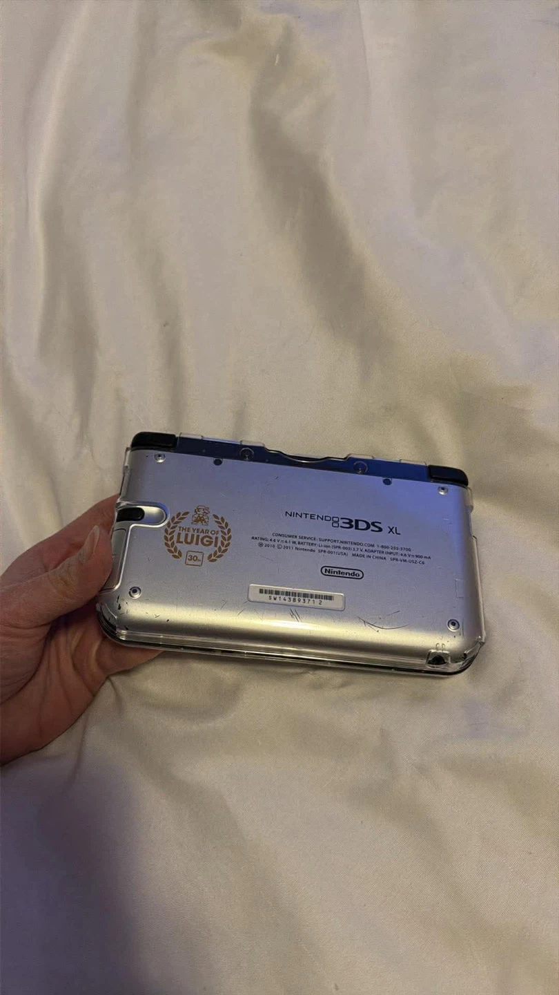 Nintendo 3DS XL - Year of Luigi Edition - photo 2