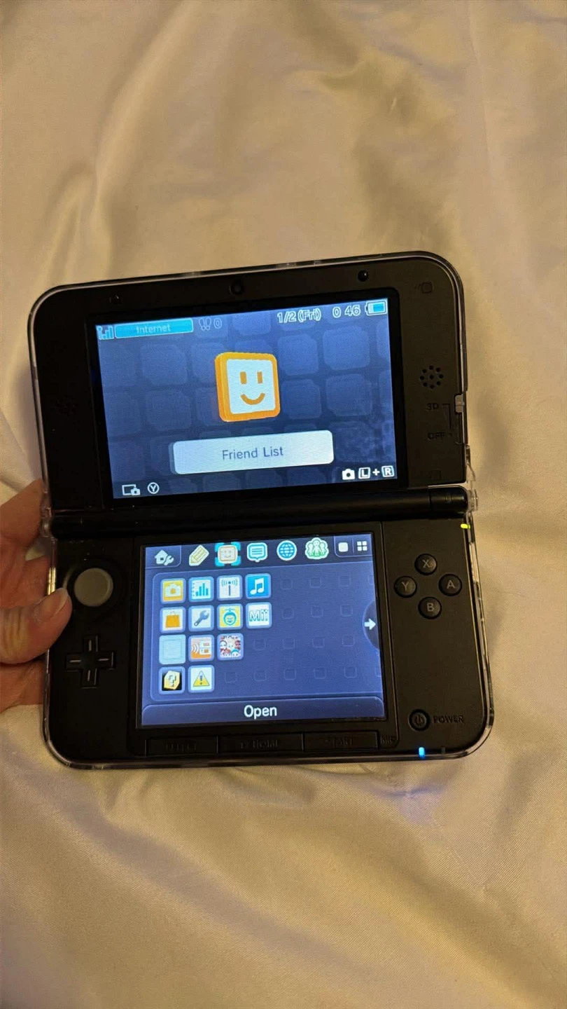 Nintendo 3DS XL - Year of Luigi Edition - photo 3