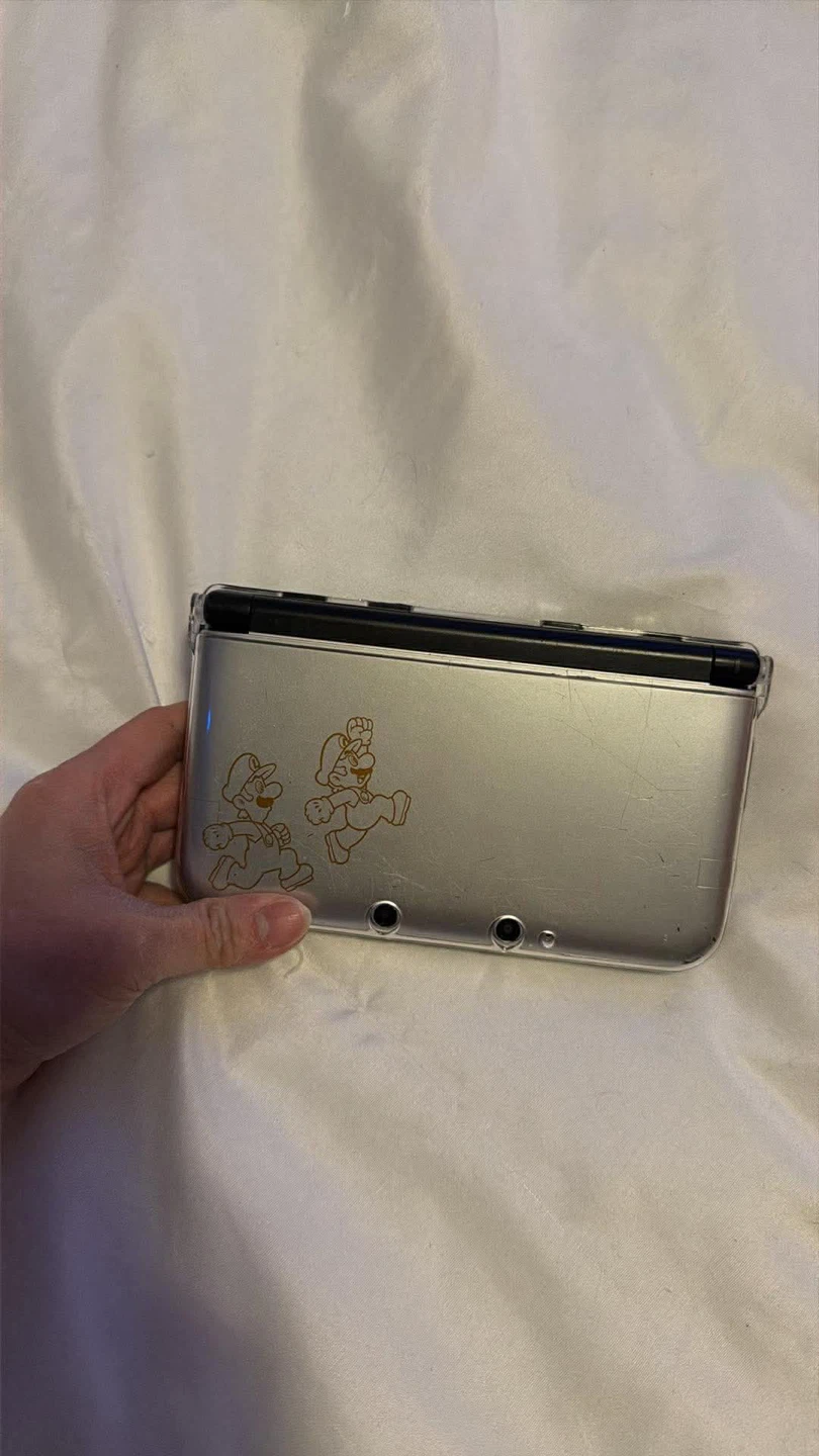 Nintendo 3DS XL - Year of Luigi Edition