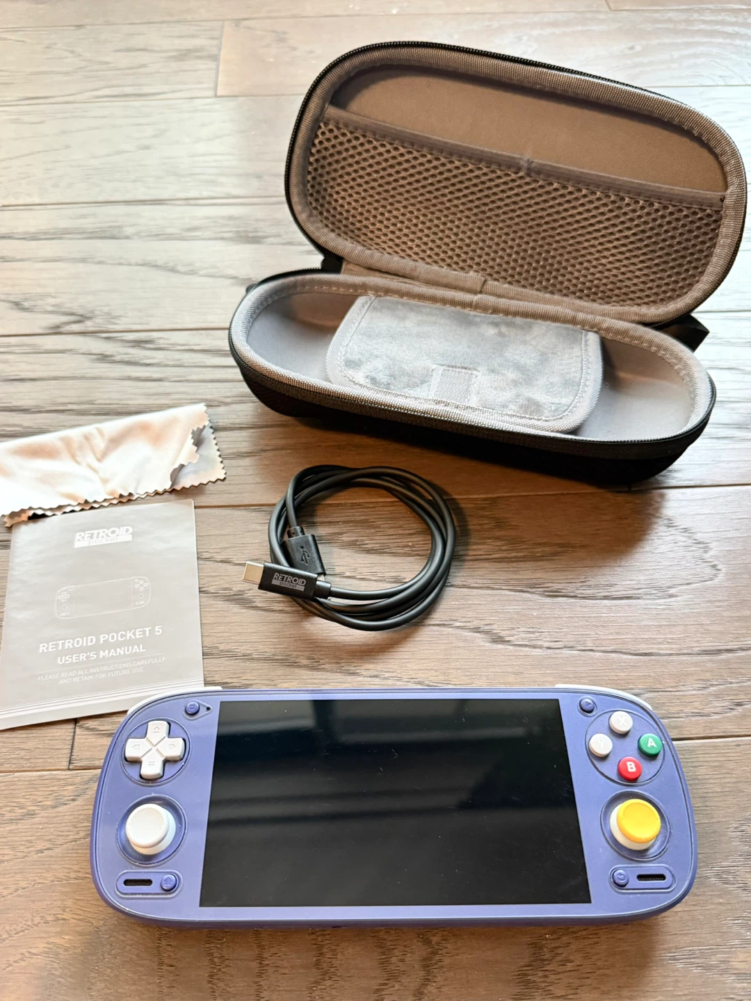 Retroid Pocket 5 GameCube Ed - like new - Screen Protect + Case