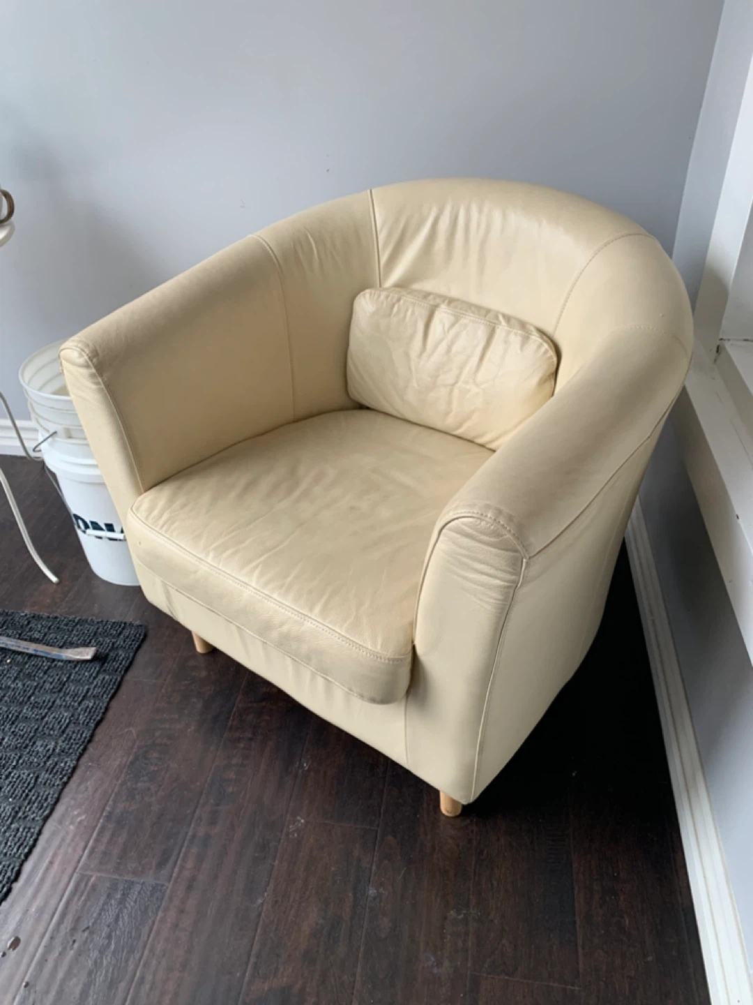 Cream Leather Armchair - photo 5
