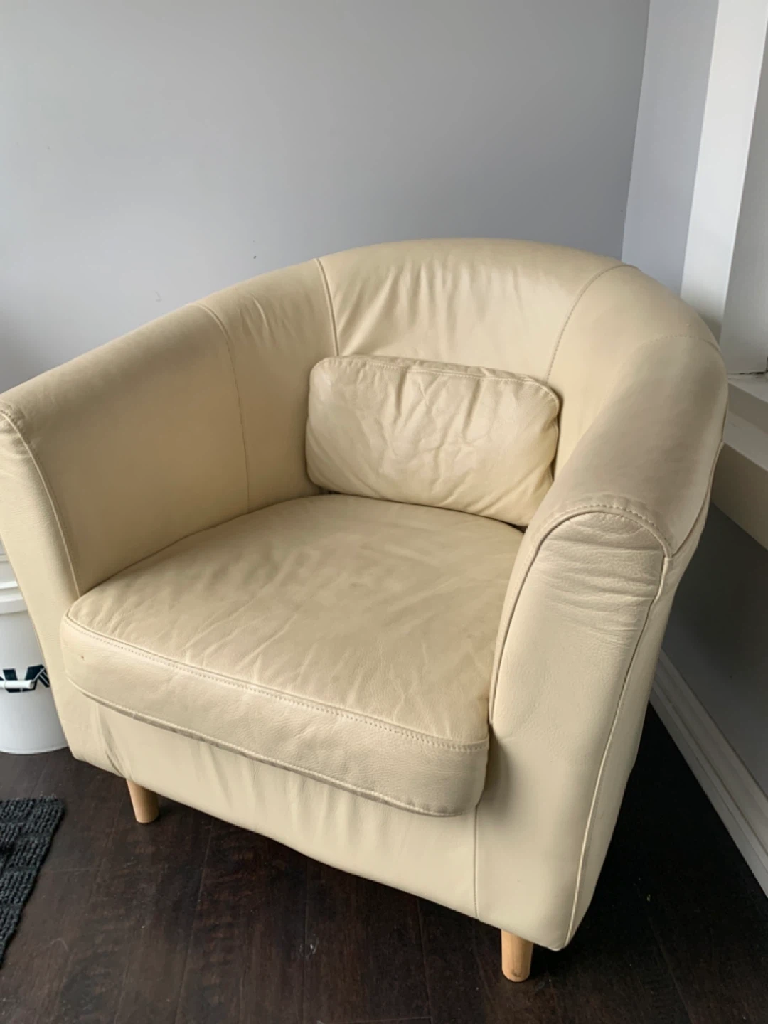 Cream Leather Armchair - photo 3