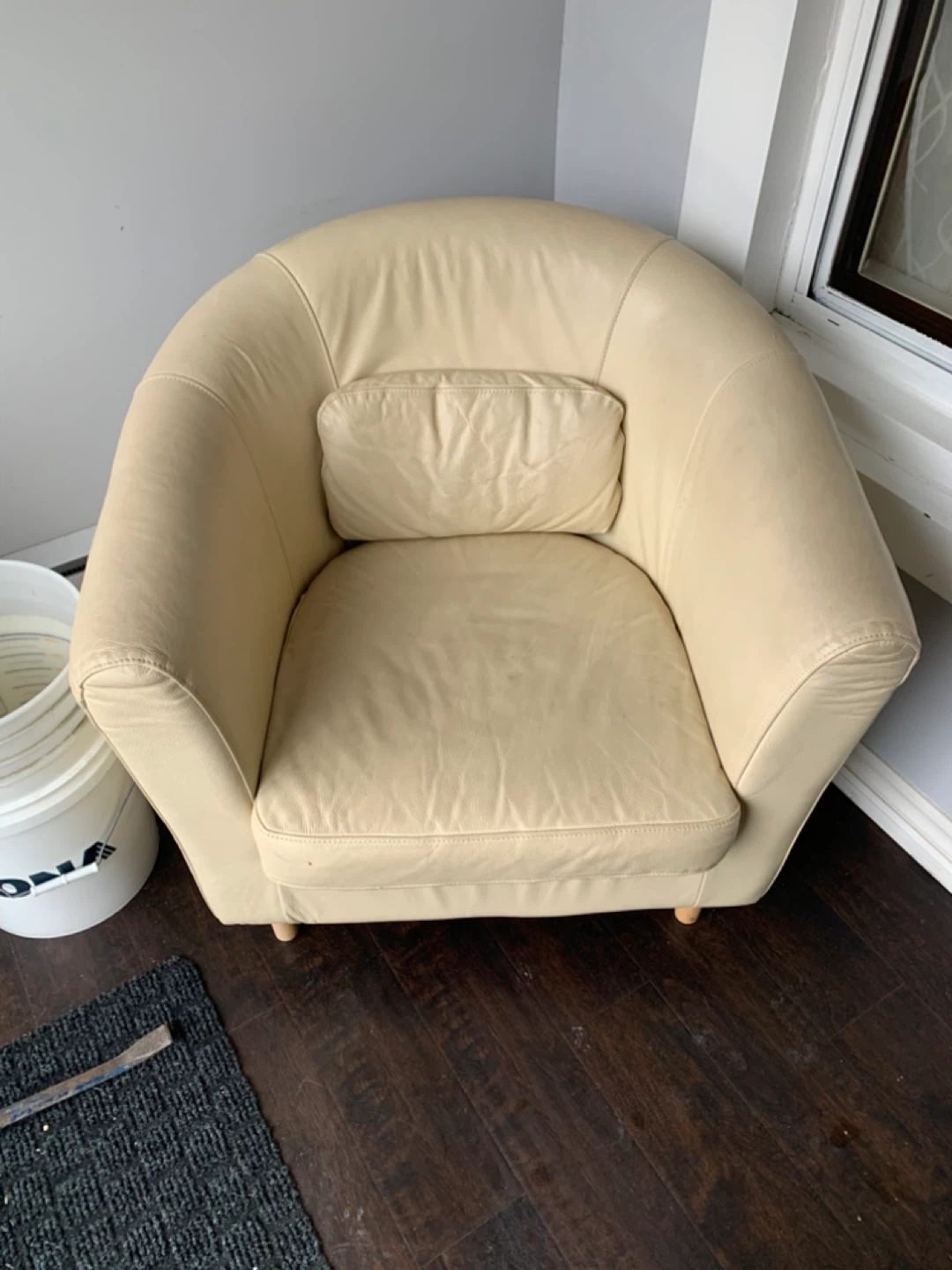 Cream Leather Armchair - photo 4