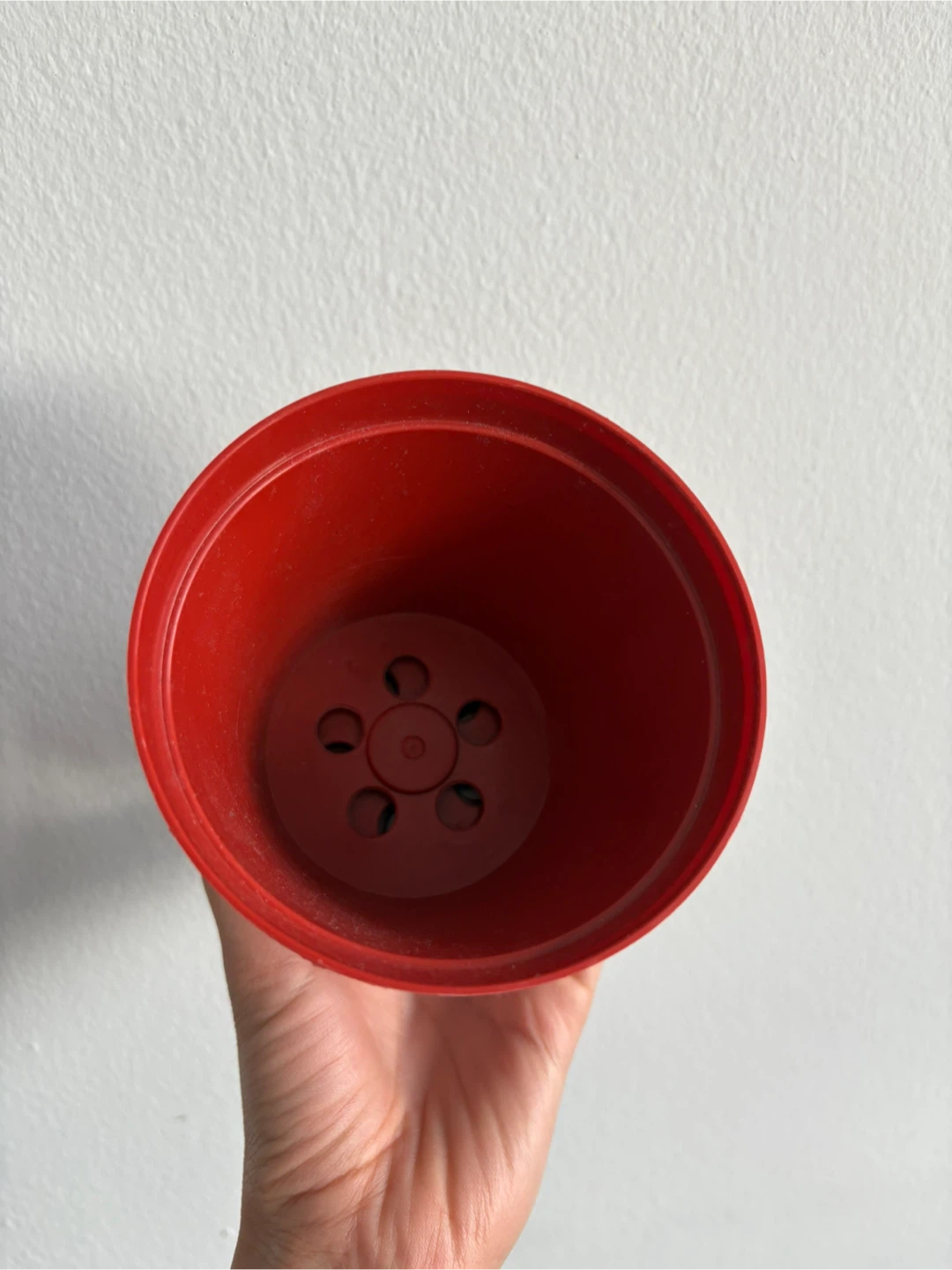 Red Plastic Plant Pots - Set of 7 - photo 2