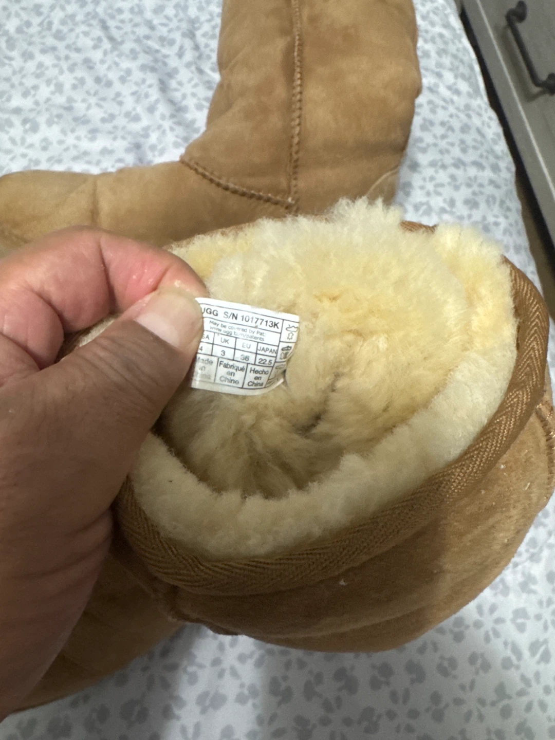 UGG Classic Short Boots - Size 6 - photo 3