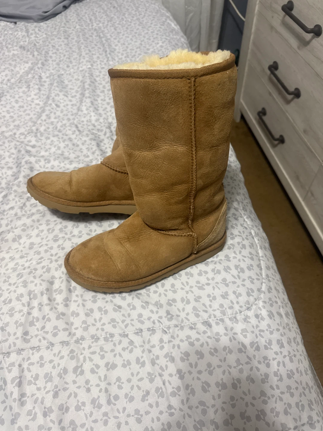 UGG Classic Short Boots - Size 6 - photo 2