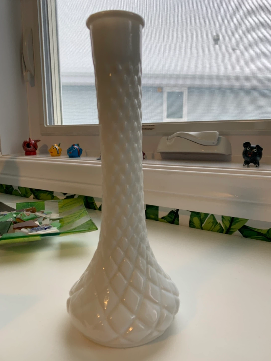 White Milk Glass Vase - photo 4