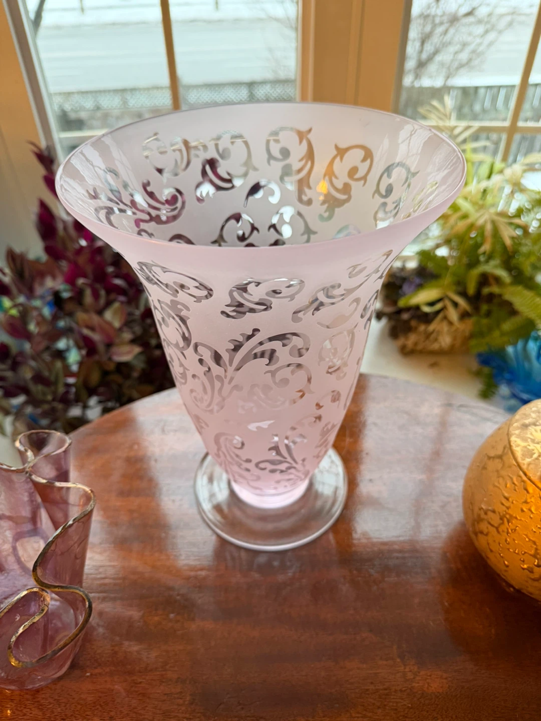 Frosted pink glass vase with design
