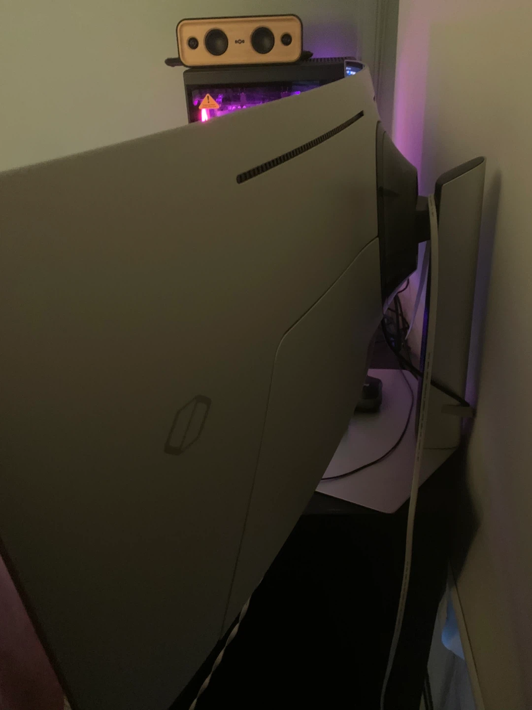 OLED Samsung Odessey 49-Inch Curved Monitor - photo 4