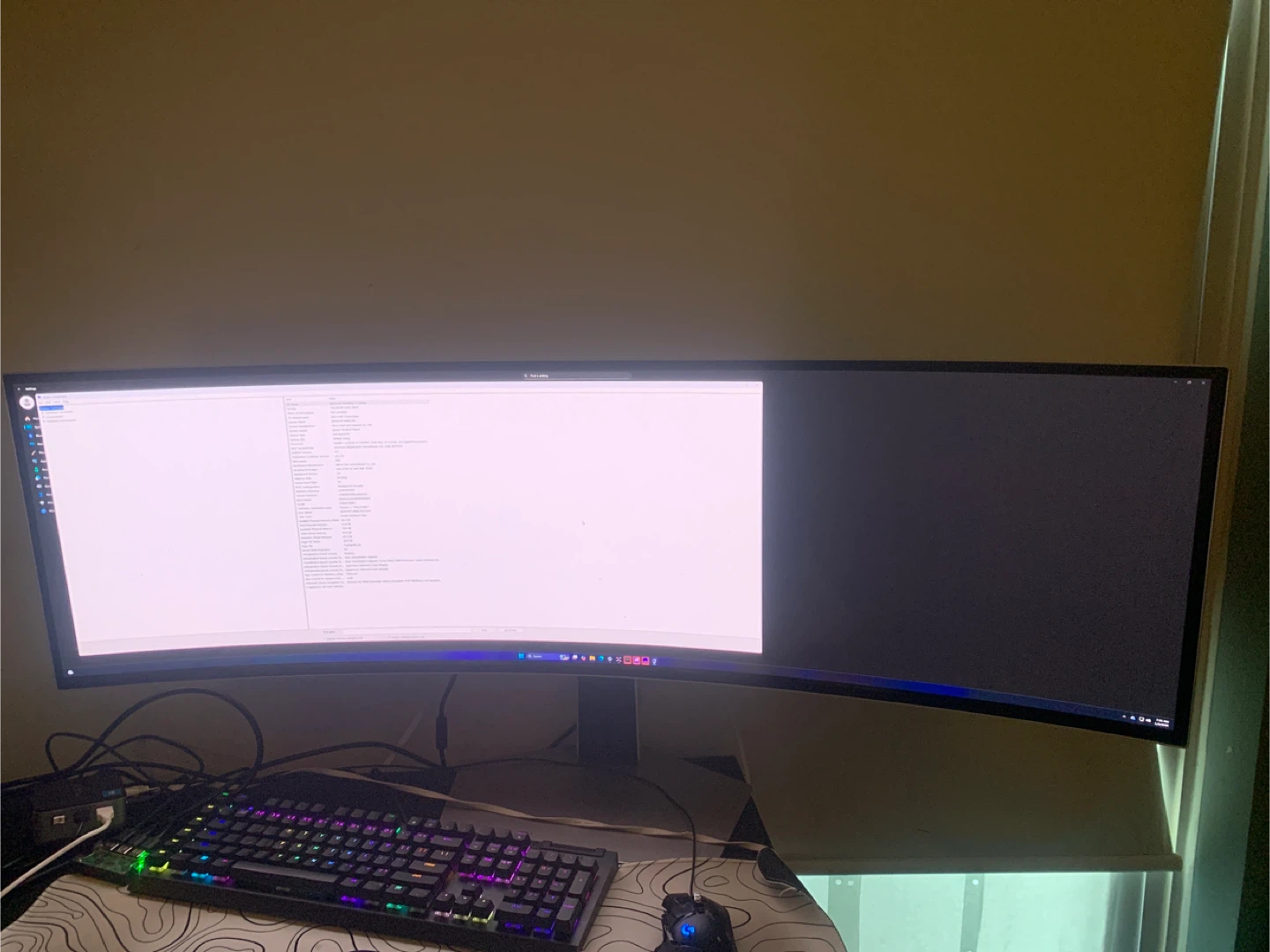 OLED Samsung Odessey 49-Inch Curved Monitor