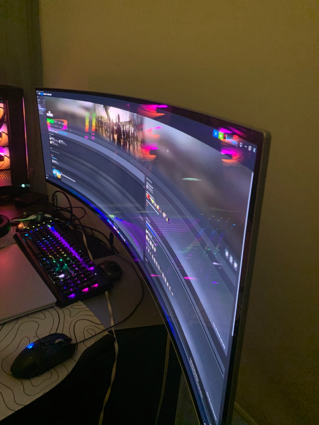 OLED Samsung Odessey 49-Inch Curved Monitor - photo 3