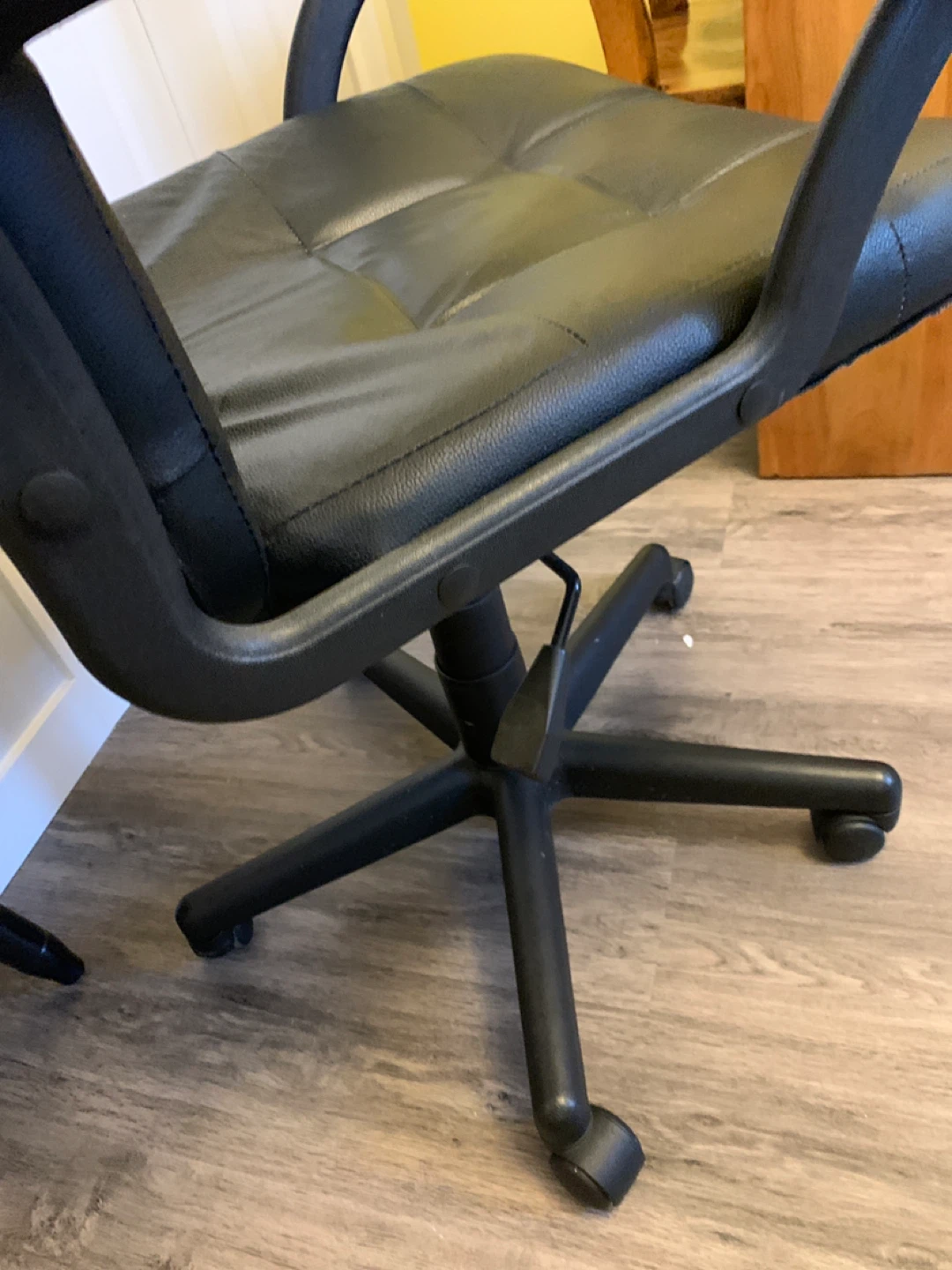 Black Office Chair - photo 2