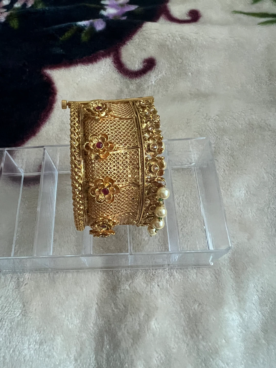 Gold-toned Floral Bangle - photo 3