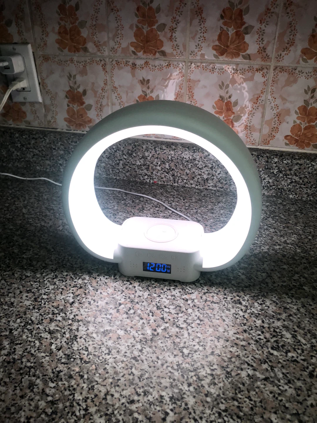 Wireless Phone Charger Lamp - photo 3