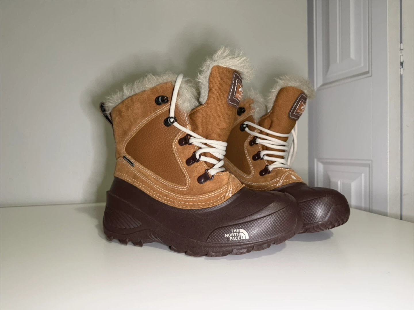 Kids The North Face Winter Boots (Size 9) - photo 3